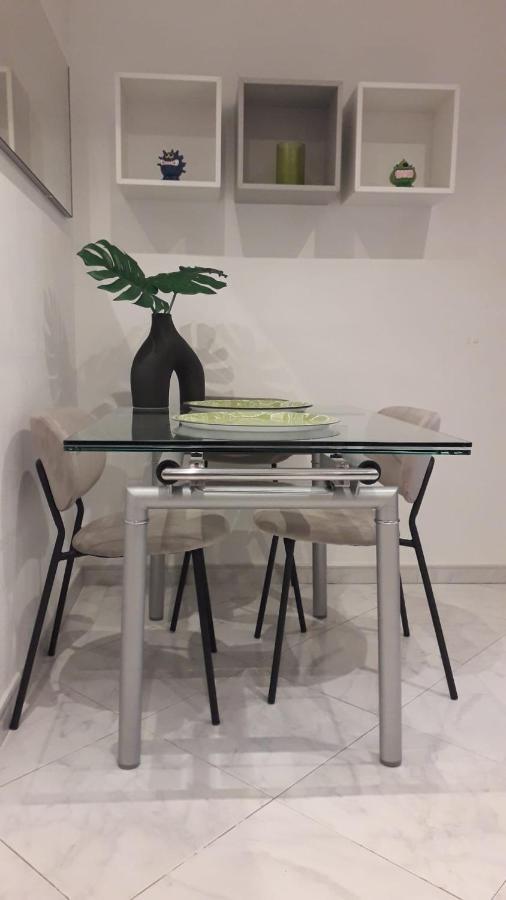 Appartamento Apartamento Junto Al Santiago Bernabeu Con Piscina Madrid Esterno foto
